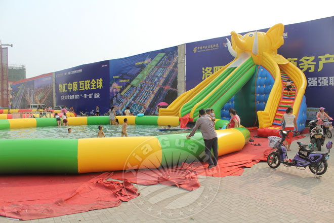 桂林大型充气滑梯泳池乐园